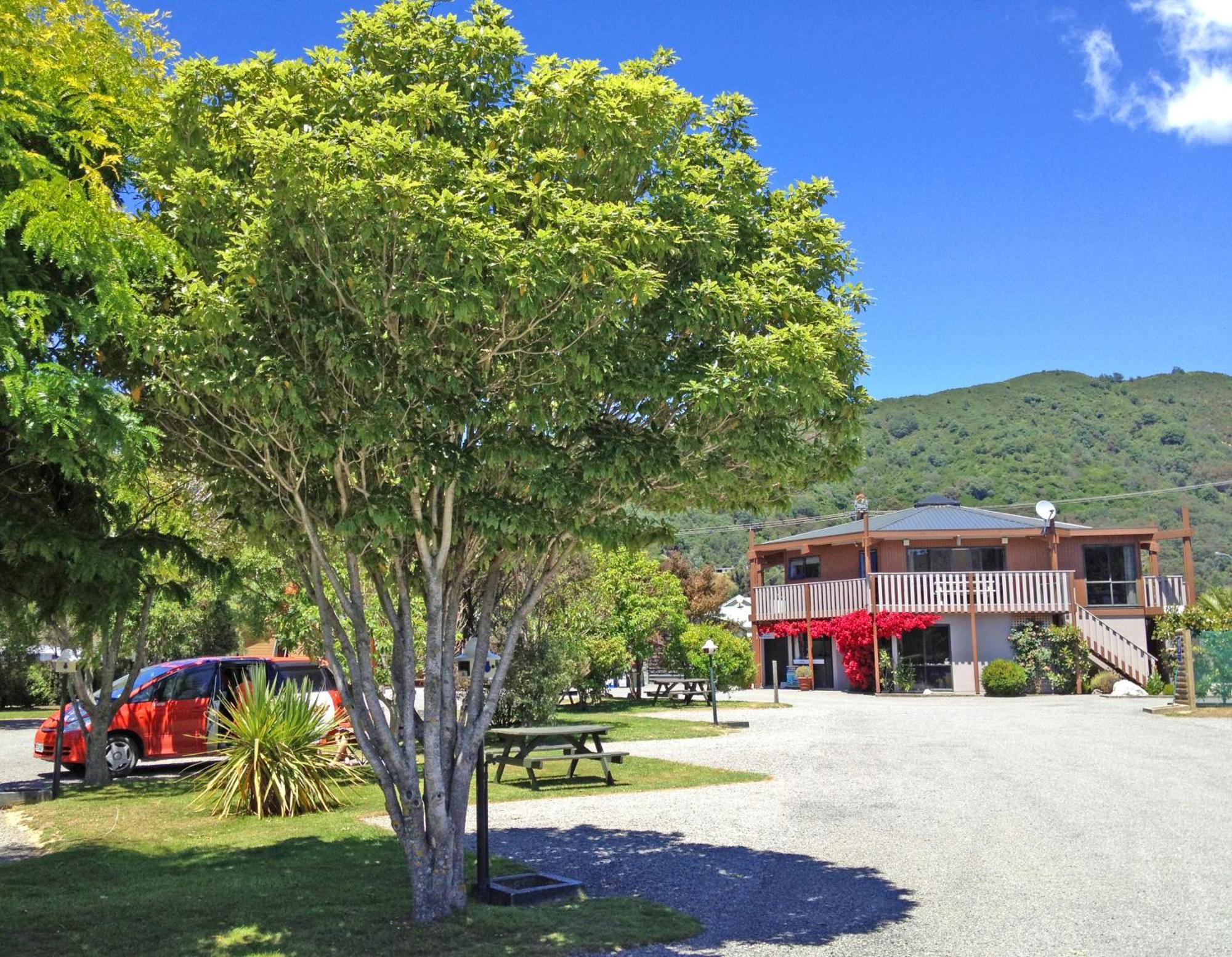 Picton Campervan Park ภายนอก รูปภาพ
