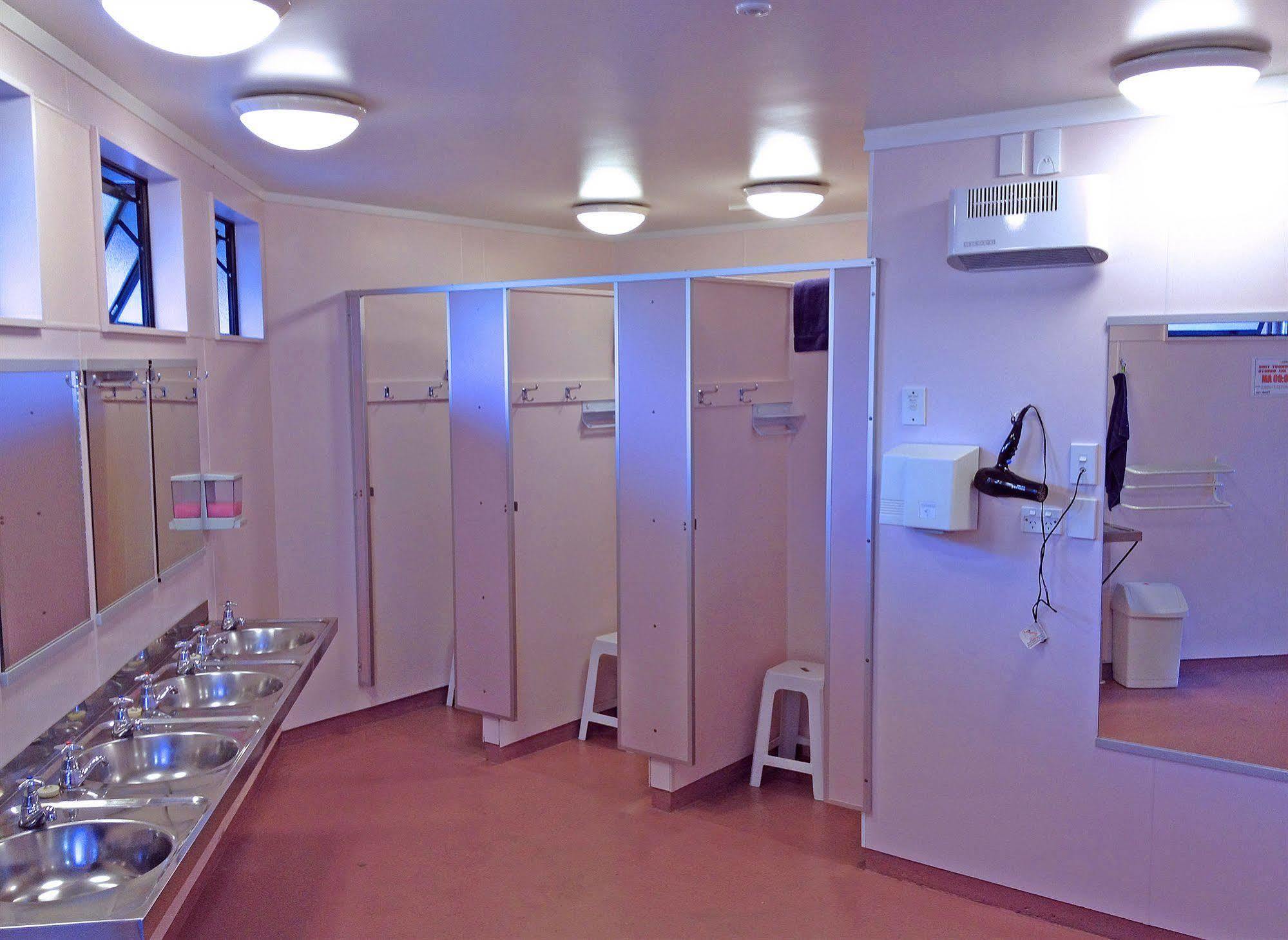 Picton Campervan Park ภายนอก รูปภาพ
